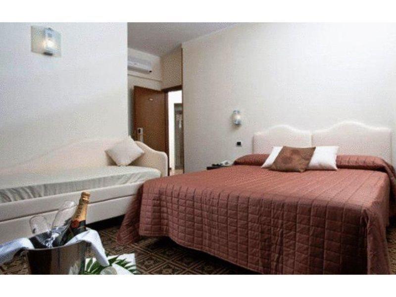 Hotel Welcome San Benedetto del Tronto Bagian luar foto